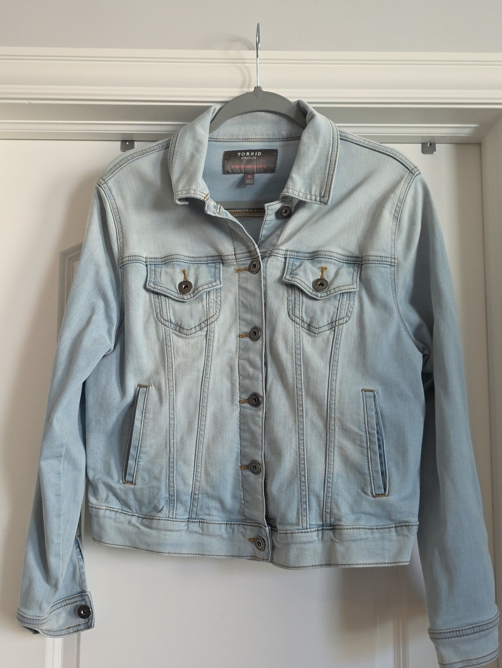 EUC torrid 00 Light Wash Denim Jean Jacket - Pale Blue